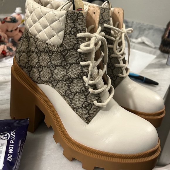 Selling Gucci boots size 10.5 ( runs a bit small i’m a 9.5 originally) - Picture 3 of 5